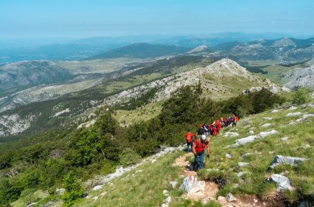 Održan “Svi na vRH” – Dinaru posjetila i osoba u invalidskim kolicima