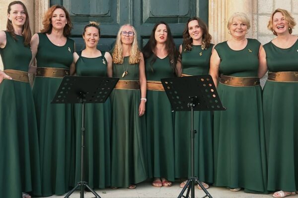 Ženska klapa Ladesta na Lastovu zatvara ljeto pjesmom