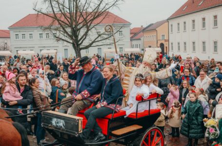 Sveti Nikola i Radost došašća za najmlađe u Požegi