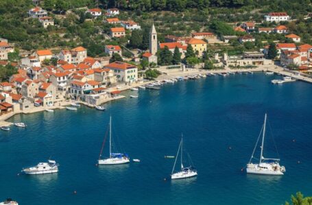 Otok Prvić kod Vodica plijeni svojom posebnošću