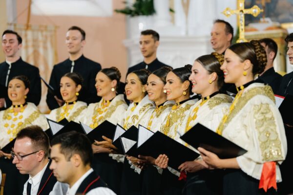 LADO u Otočcu održao spektakularan duhovno glazbeni doživljaj